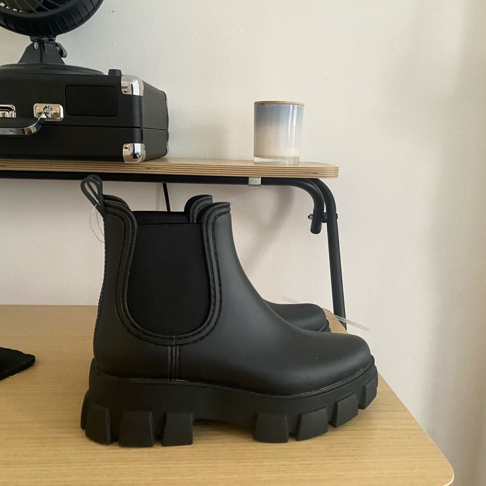 Jeffrey‎ Campbell boots Chelsea Platform Lug Sole Rain Boot Black matte  9 NEW